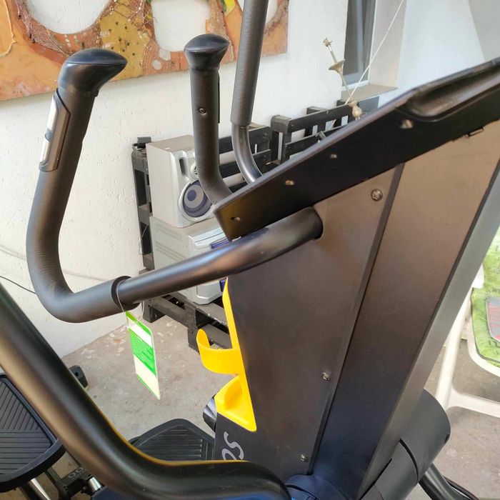 Vând bicicletă eliptică performantă. Reducere