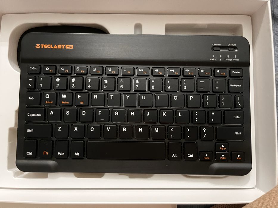 Продам планшет с мышкой и клавиатурой