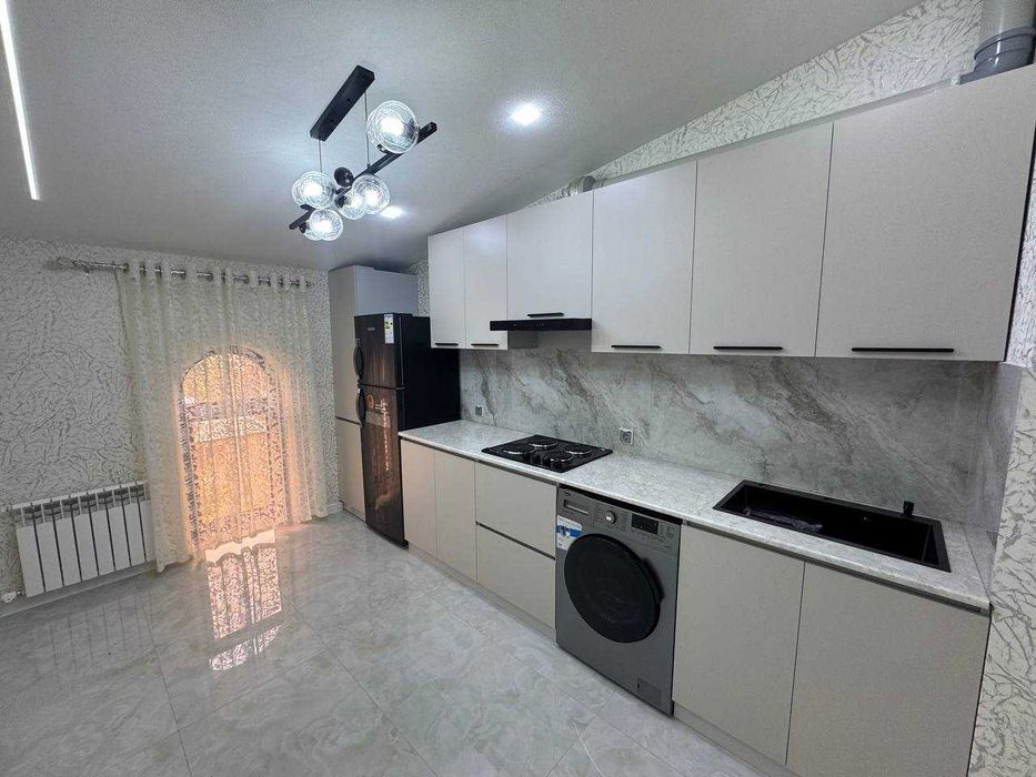 Продаётся 2х комнатная квартира с евроремонтом и лифтом центре города