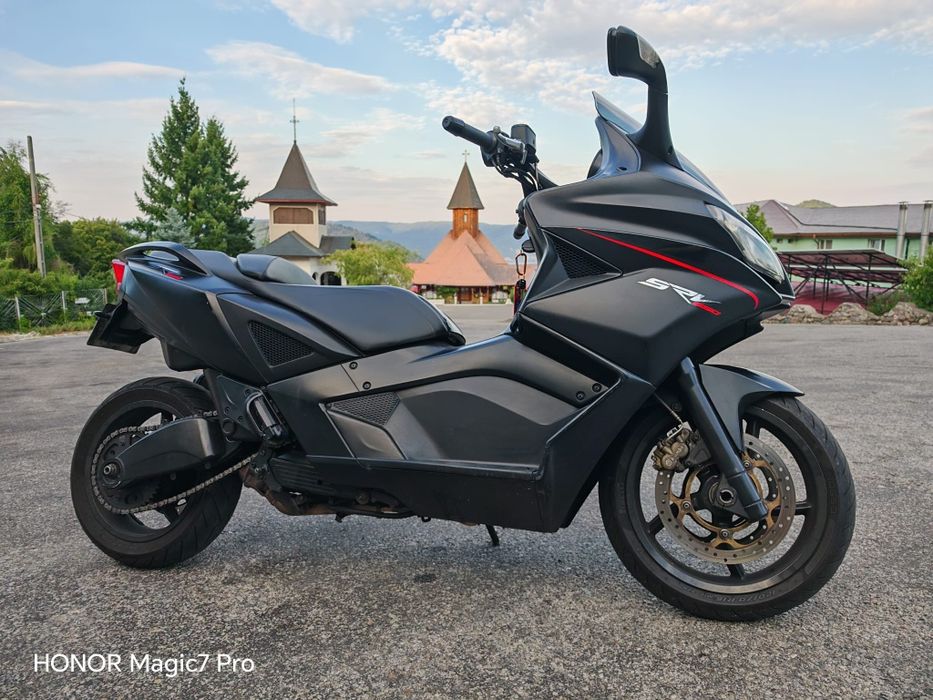 Vând maxi scuter Aprilia SRV 850, cel mai mare scuter fabricat