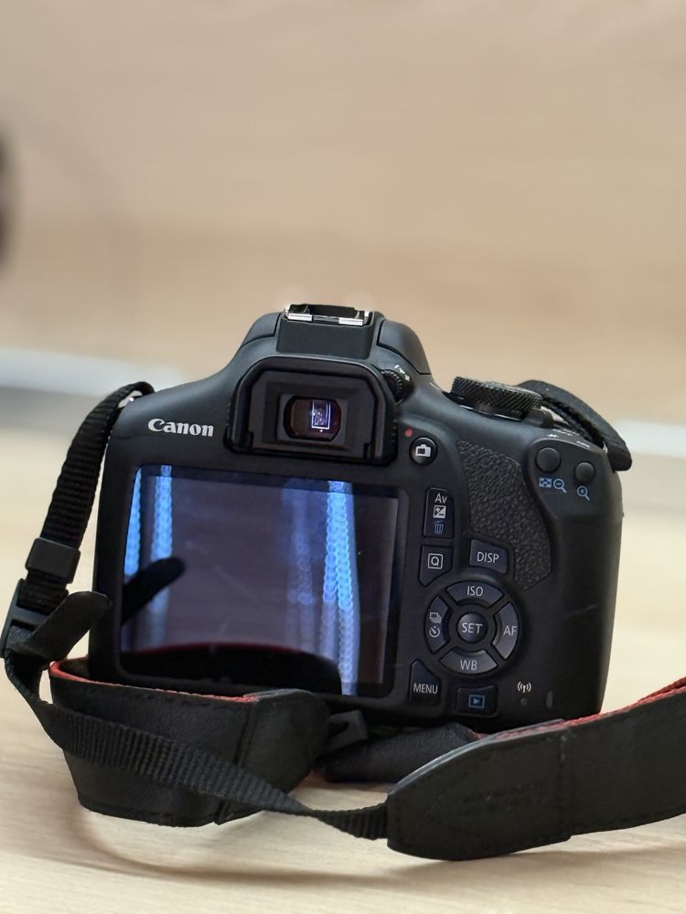 Canon EOS 2000D с обектив 18-55mm