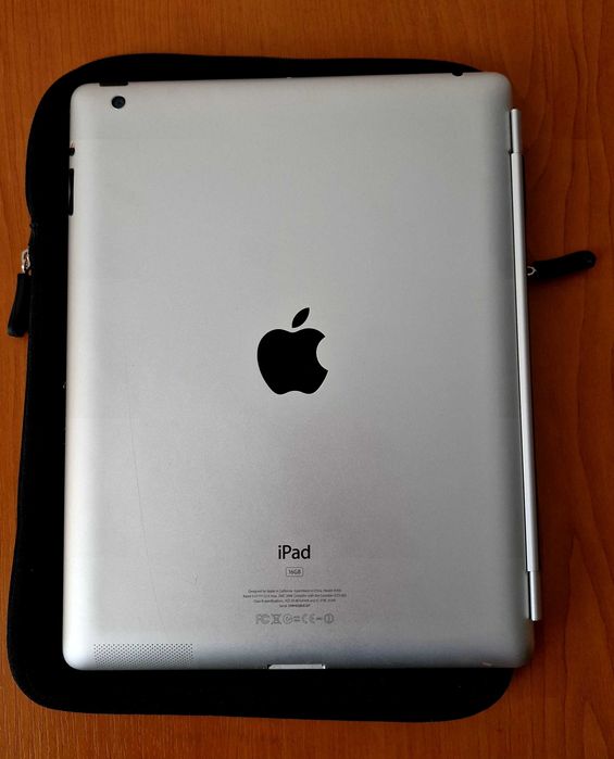 Vând tabletă Apple iPad 2 (model MC705NF/A)