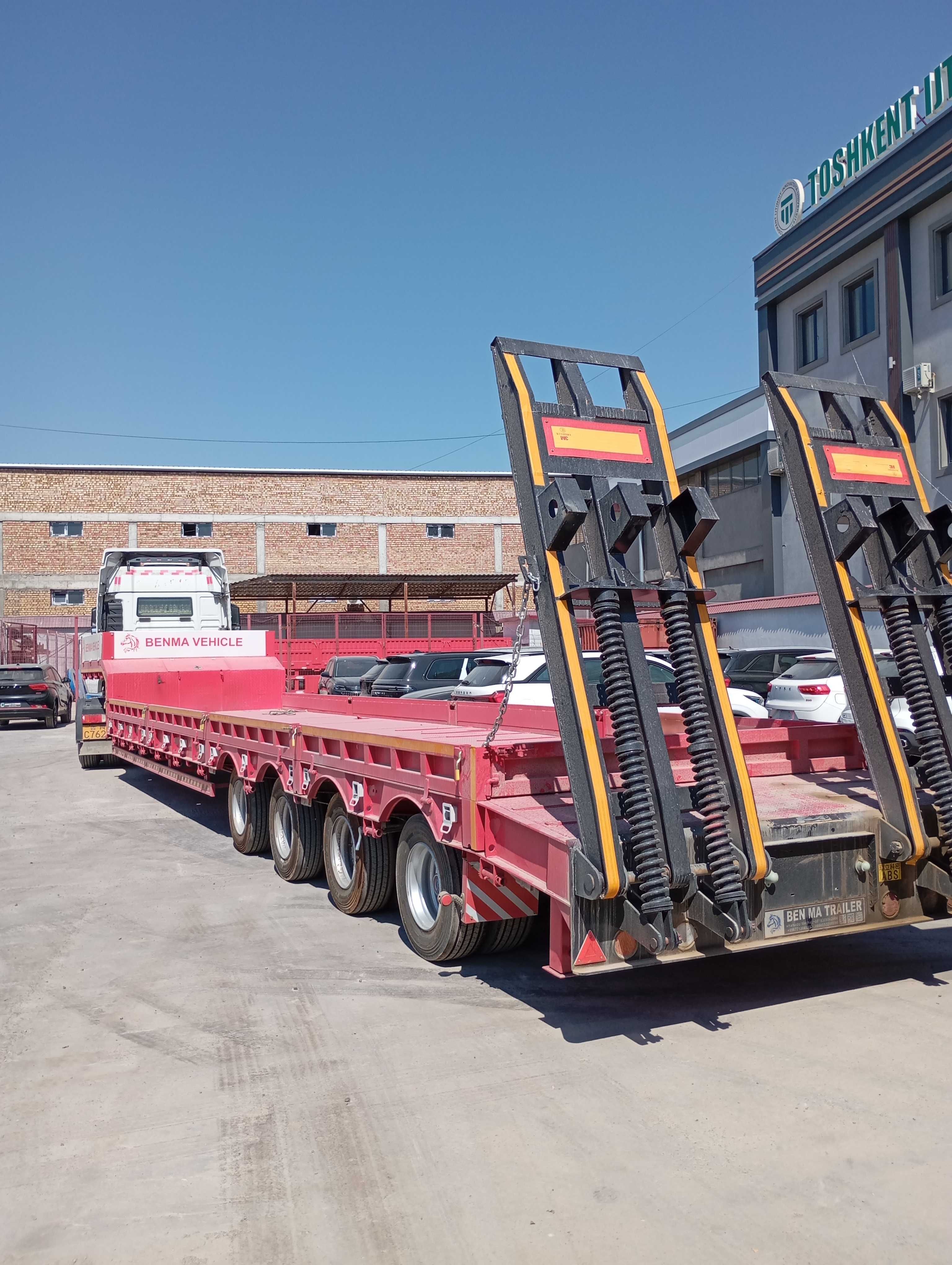 Trailer Traller 4 mostli