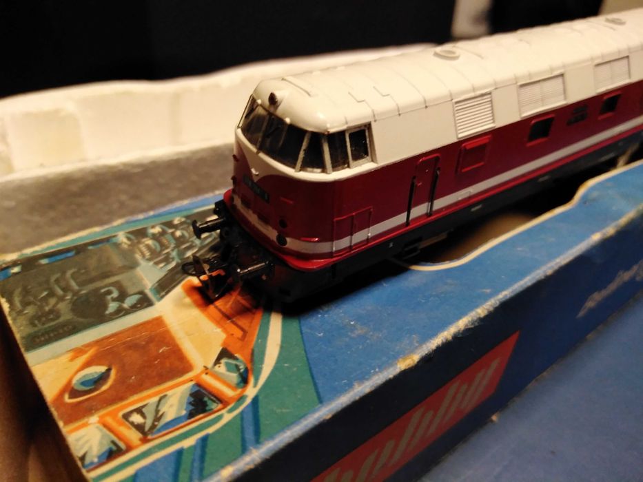 Ретро жп модел Дизелов локомотив TT Berliner bahnhof 118-114 B -2522