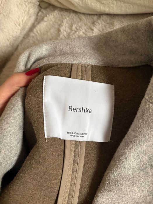 Дълго палто BERSHKA