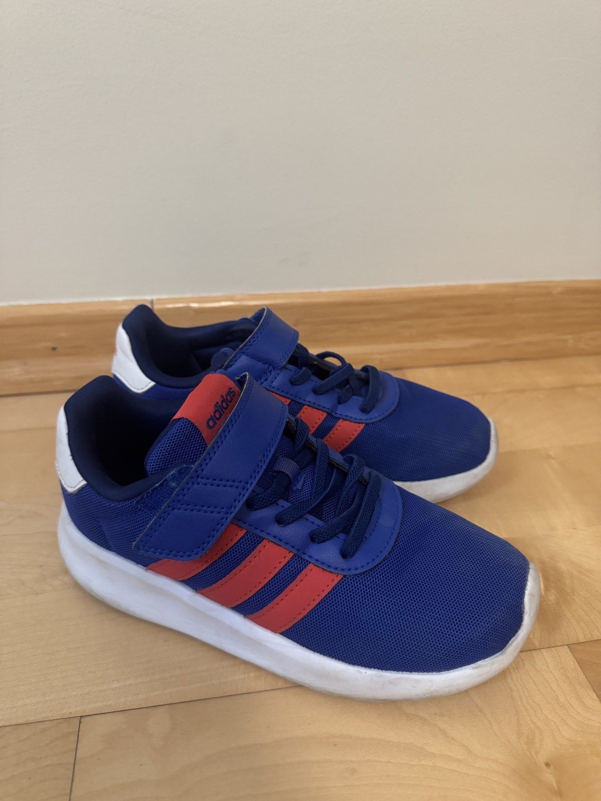 Маратонки на Adidas