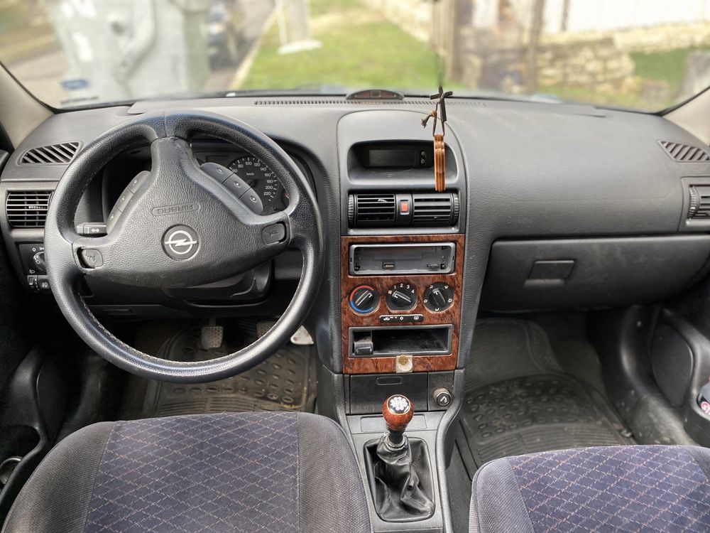 Opel Astra G 1,8i 16v на части Врата Каник Двигател Копютър Радиатор