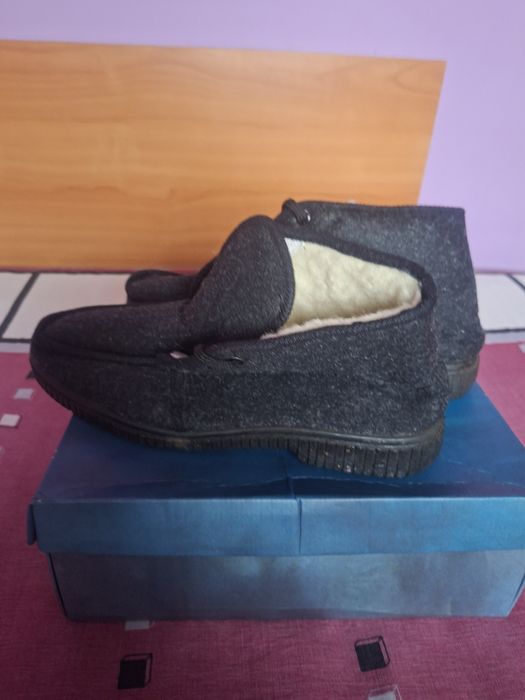 Vând Botosi cu Blanita Mărimea 46 Noi