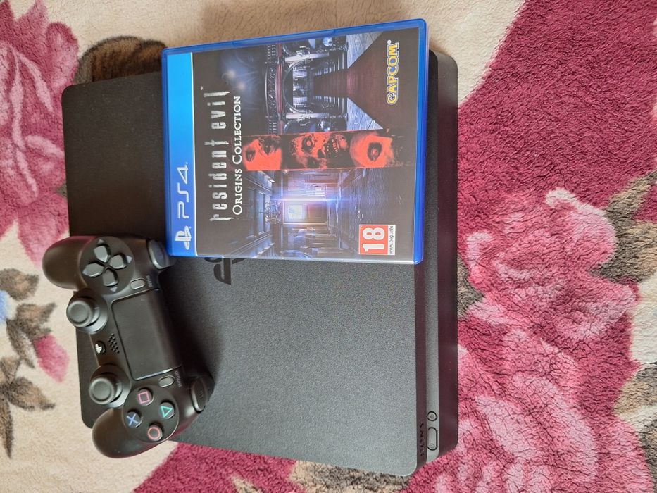 PS4 Slim 500 GB + Controller + Resident Evil Origins