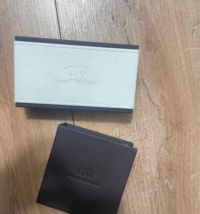 ceas dama Daniel Wellington cu bratara in cutie