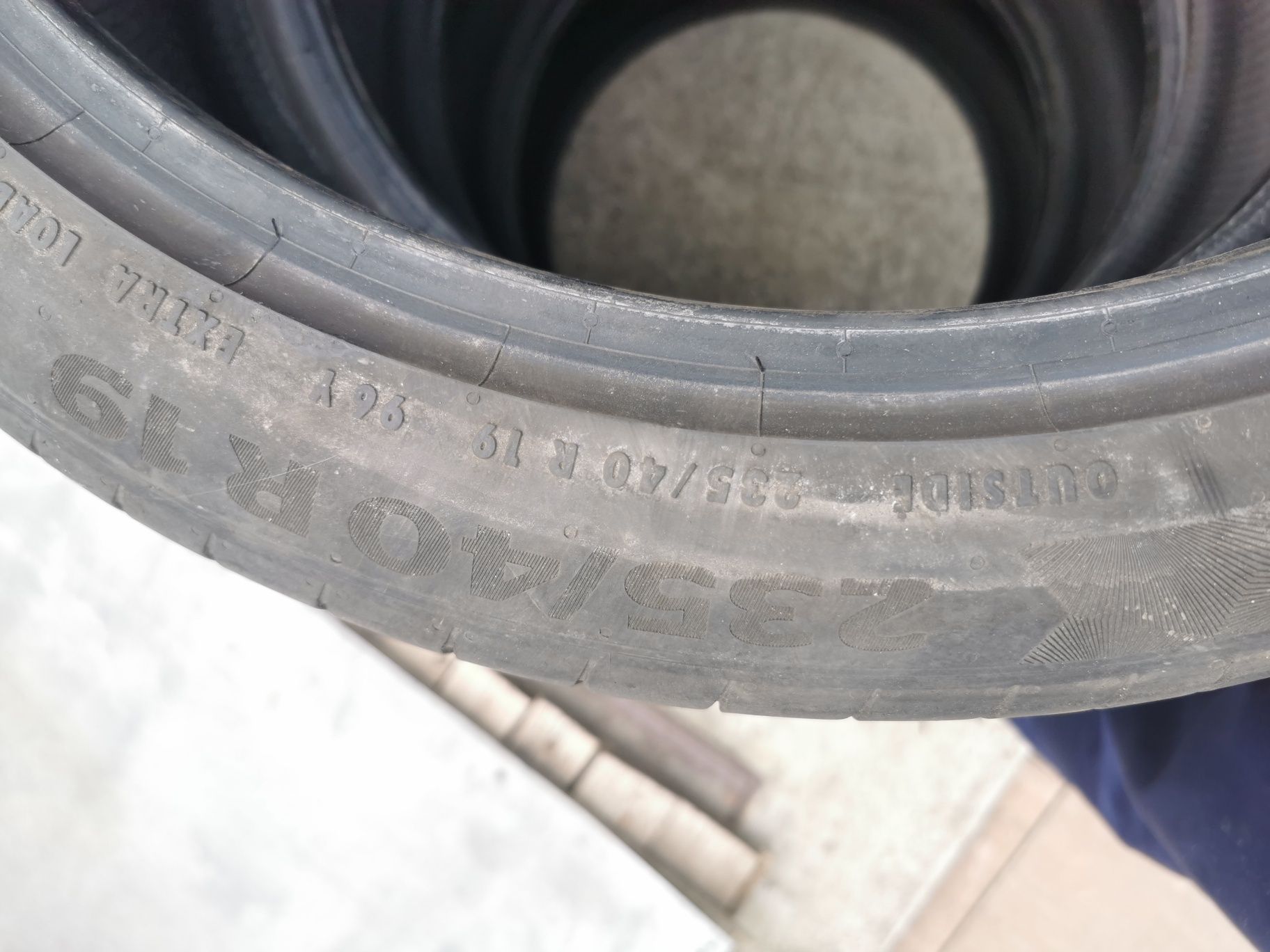 Vând cauciucuri vara Continental 235/40/R19