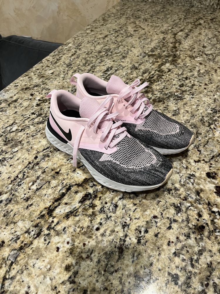 NIKE Маратонки 40,5 размер