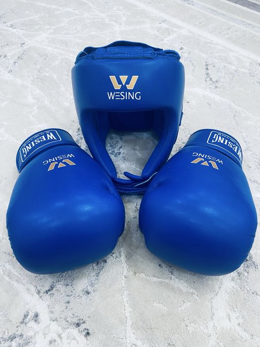 boxing wesing glove helmet