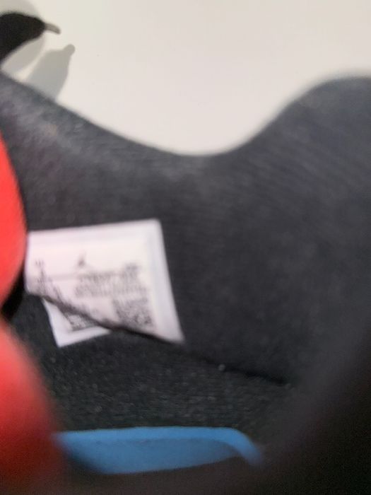 Jordan 4 Red Thunder – stare excelentă, aproape noi