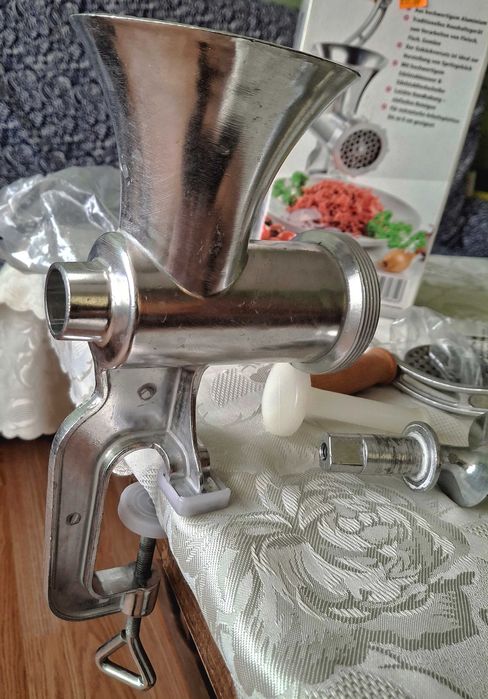 Ръчна месомелачка