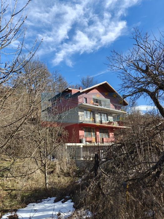 Продава се Къща в с. Углярци, Област Перник - 260 кв.м за 366 €/кв.м - Снимка #1