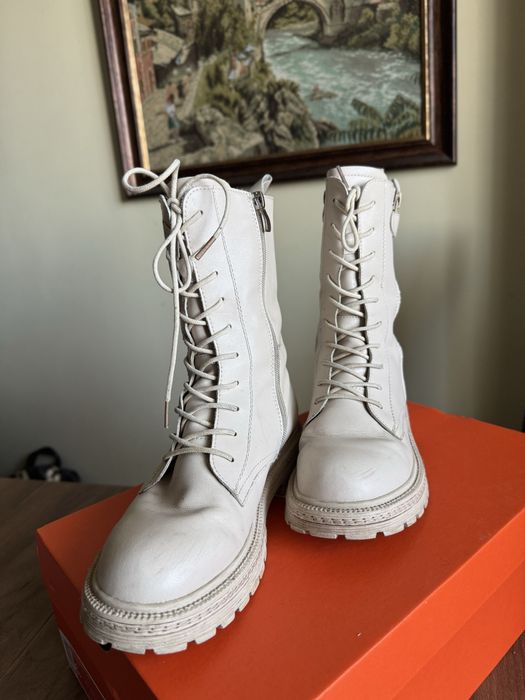 Бели кубинки от естествена кожа , с топла подплата отвътре