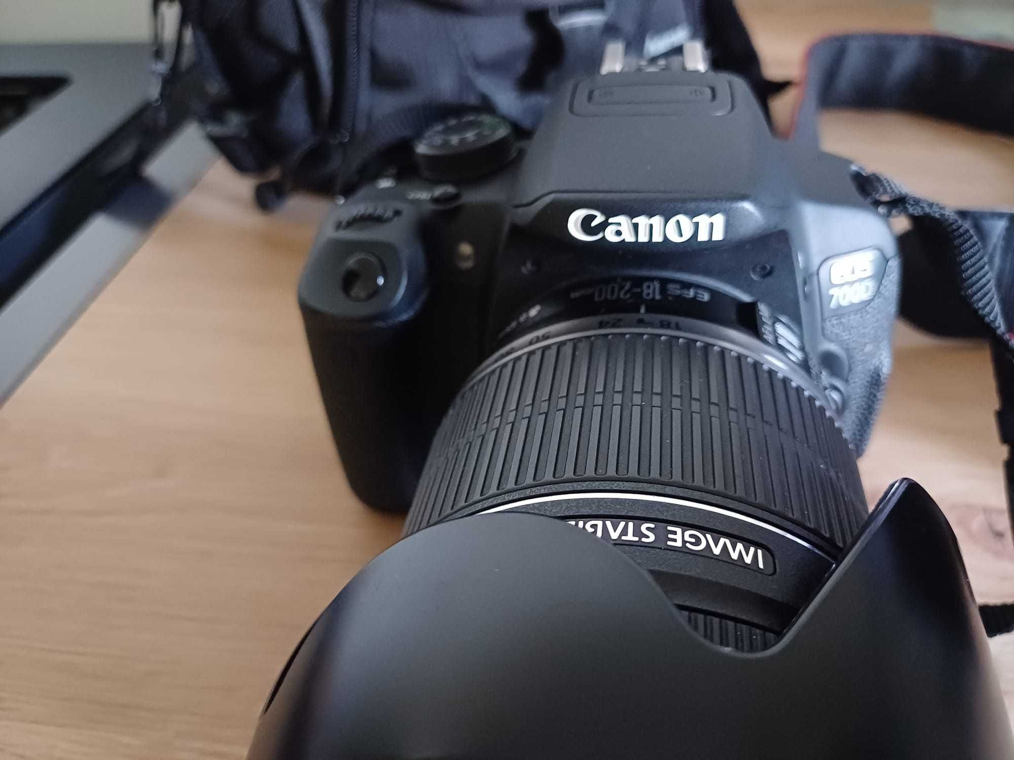 Canon EOS 700D cu geanta si doua obective