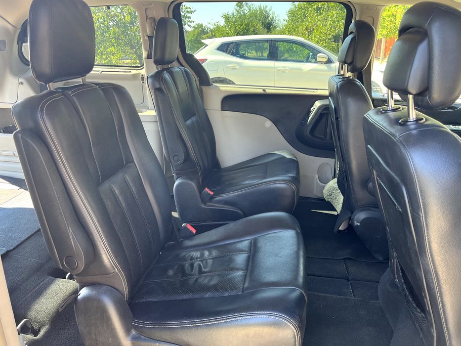 minibus Lancia Voyager 7 locuri