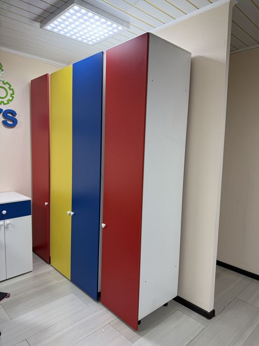 Шкаф и консоль