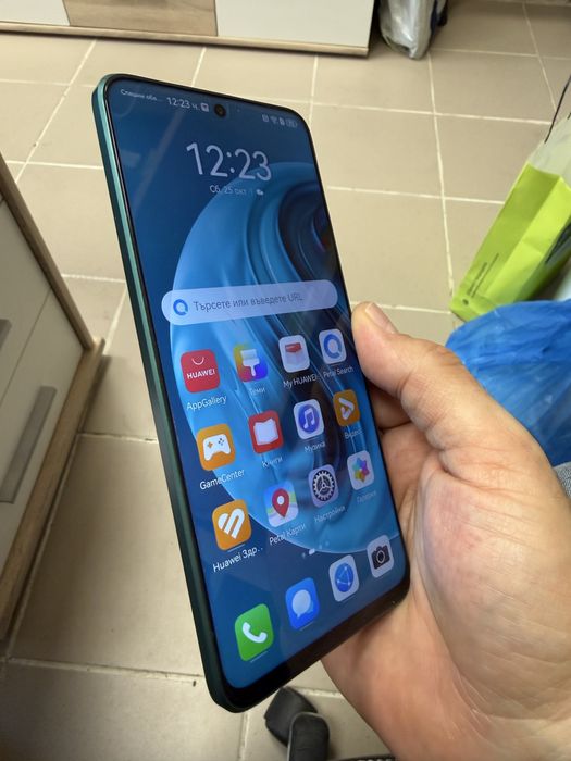 Huawei Nova 12i 8+3/128gb - отличен