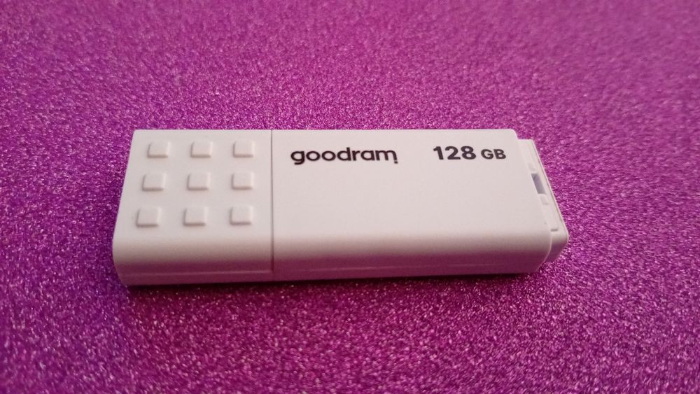 Stick 128 GB Godram 45 roni!