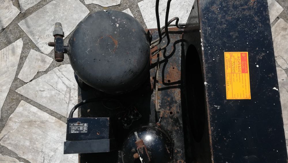 Компресор, агрегат за хладилна витрина