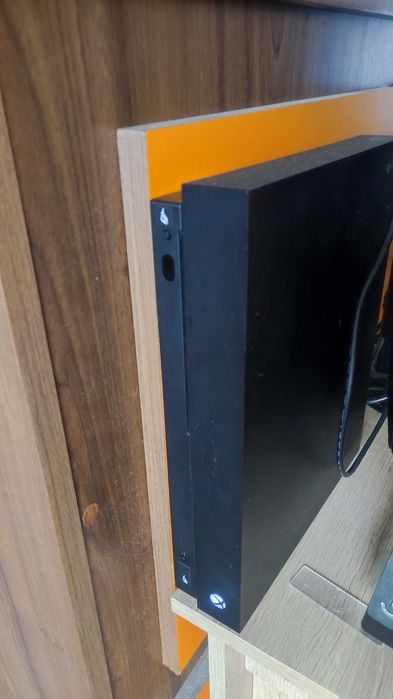 Jucarie copii consola Xbox One X 1 Tb 2 manete stare ca noua