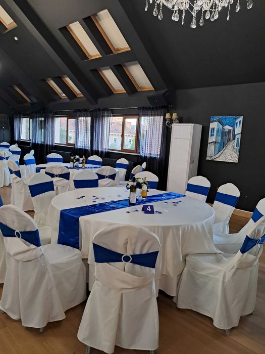 Сватбена украса в кралско синьо