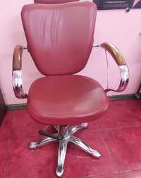 Продаю парикмахерское кресло
