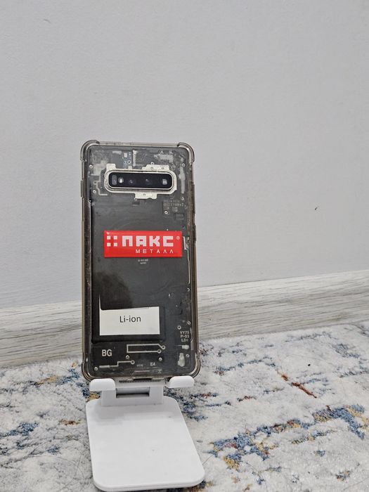 Телефон Samsung S10+