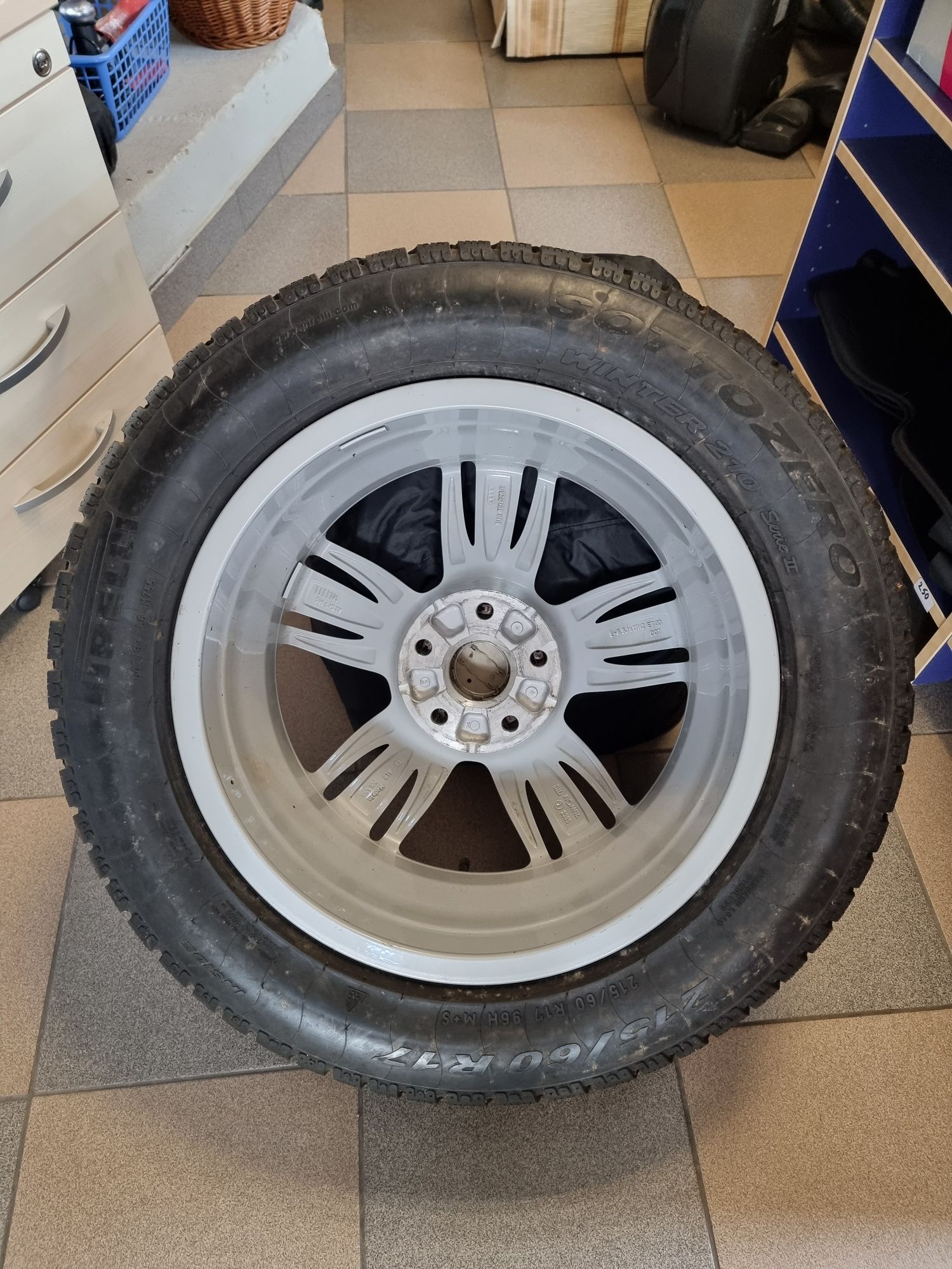 Jante aliaj ușor Audi Q3 S Line*215 / 60 / 17 * Anvelope Pirelli iarnă