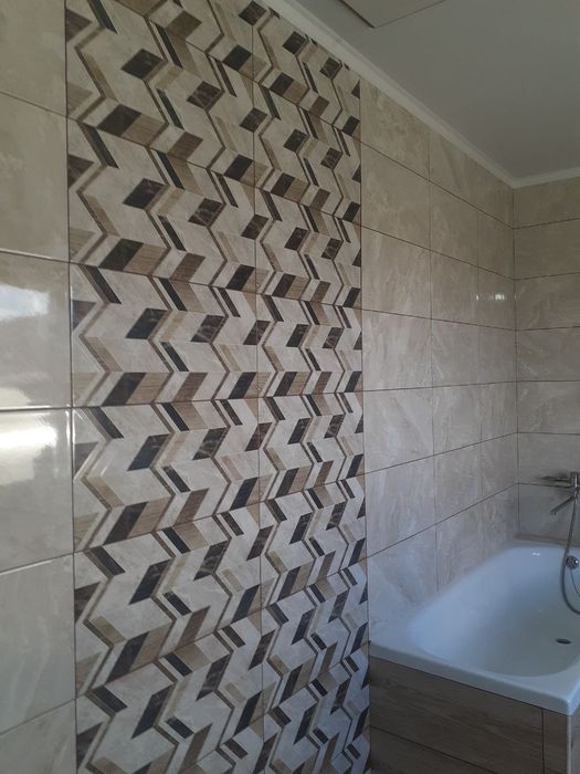 Профессиональный кафельщик со стажем 20 лет .