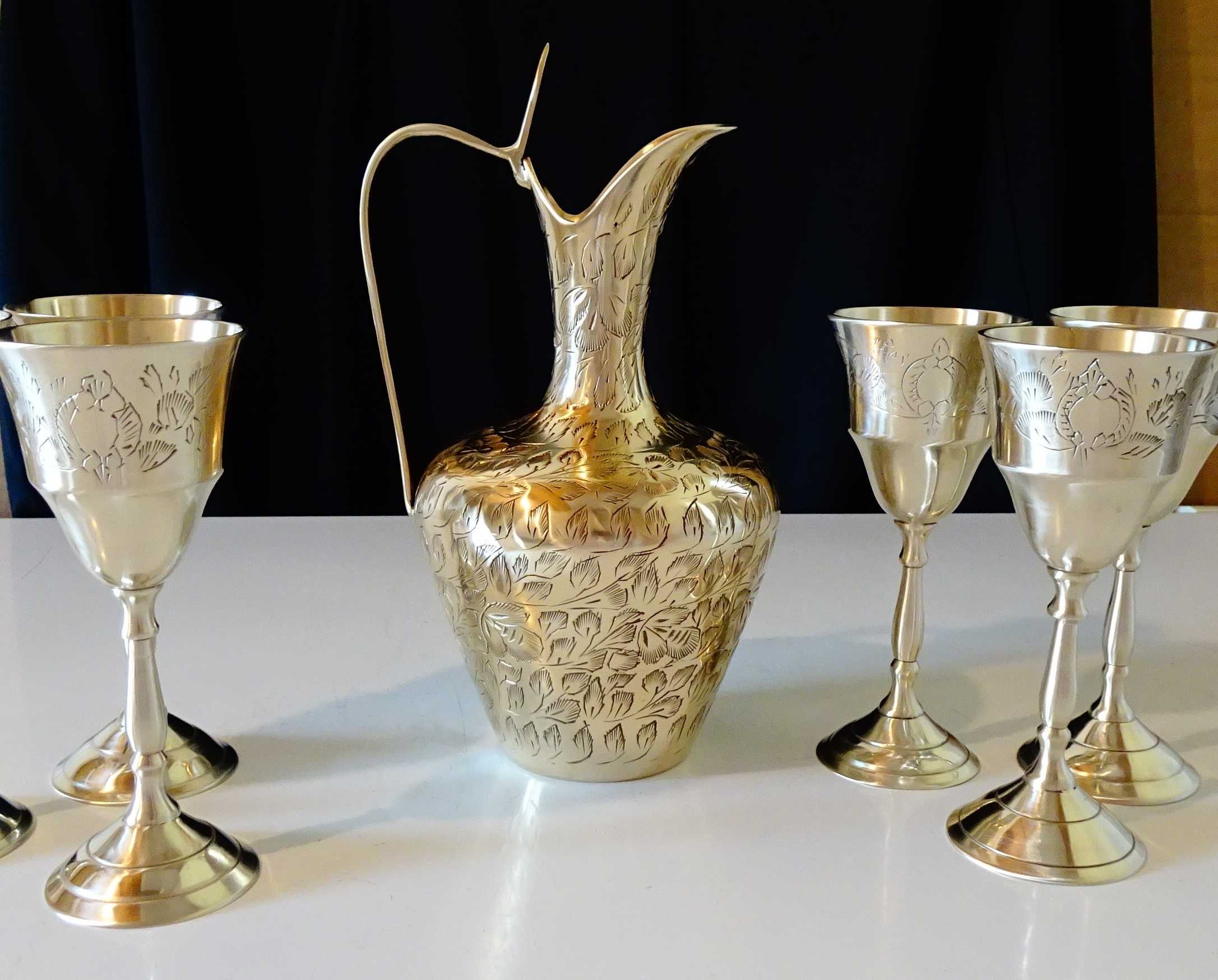 Английски бронзови чаши,гравирани и кана.