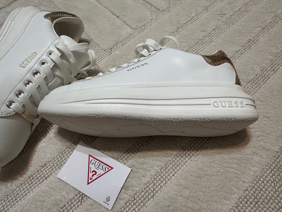 Adidasi piele Guess