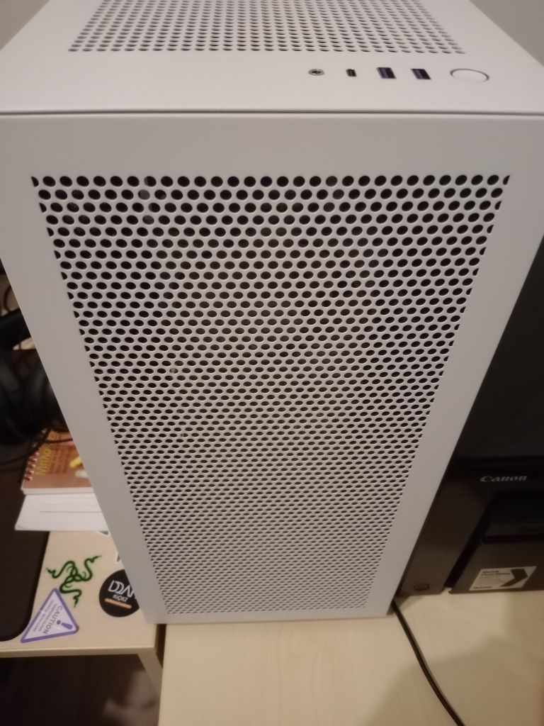 Геймърска PC конфигурация и монитор
