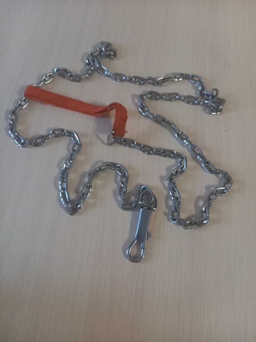 Поводок для выгула собак металлический.