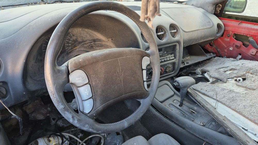 Dezmembrez Ponttiac Firebird