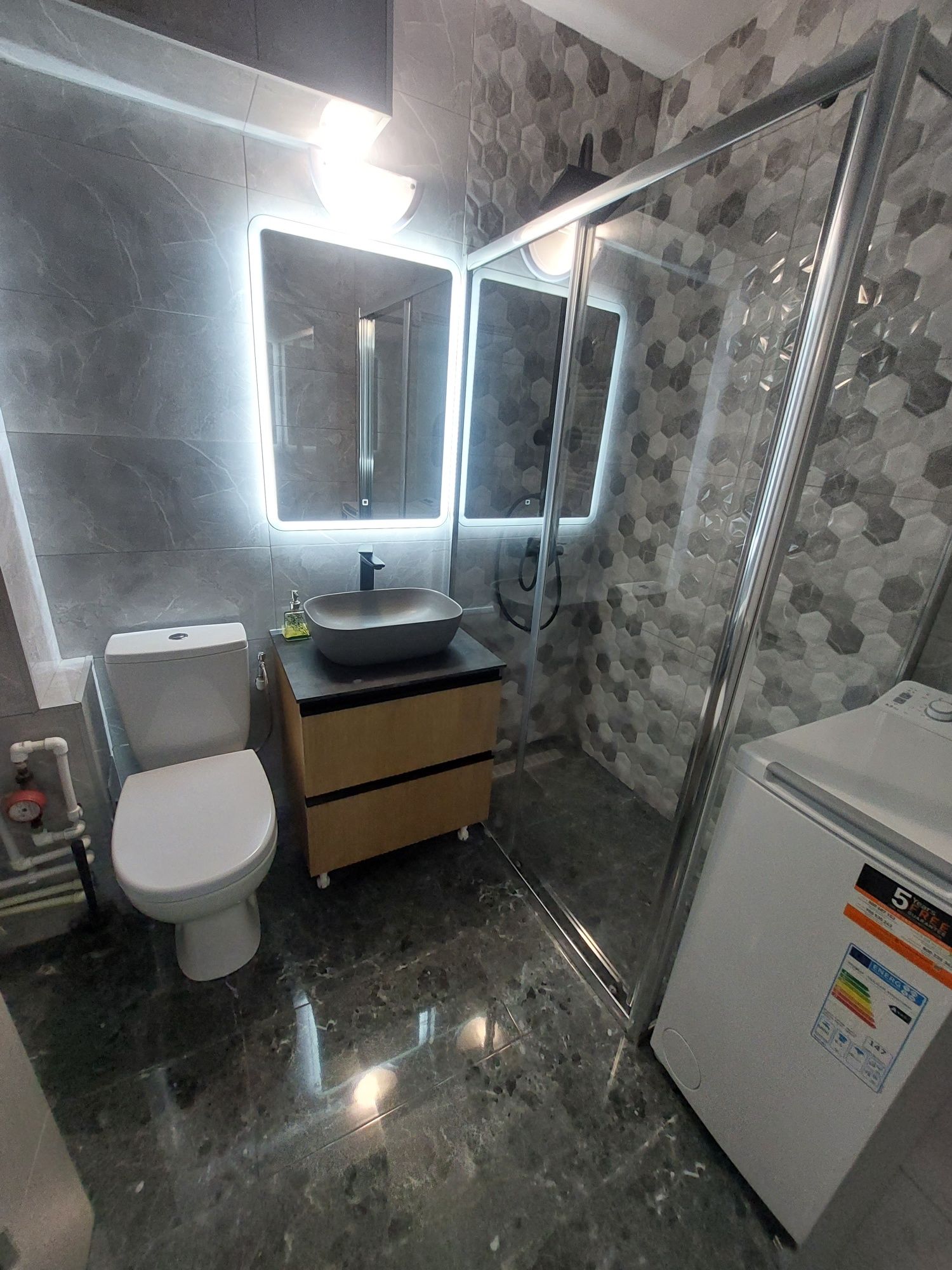 Apartament cu 3 camere,250 de lei,regim hotelier