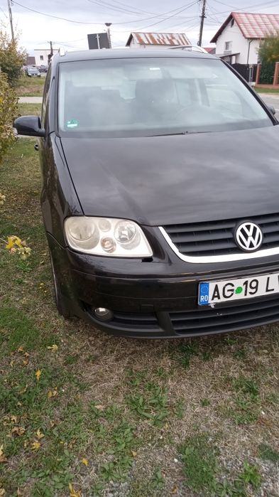 Vând vw Touran 2005
