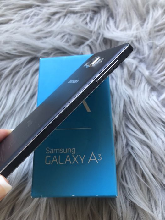 Телефон Samsung Galaxy A3
