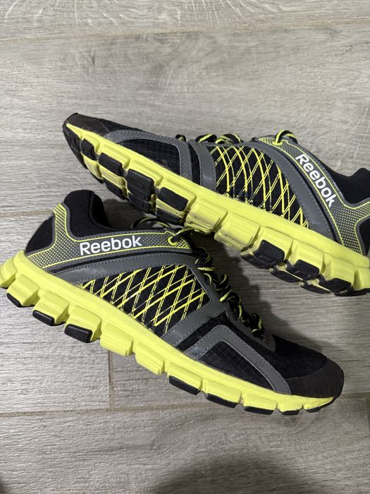 Кроссовки reebok 42,5 размер состояние среднее ,целые