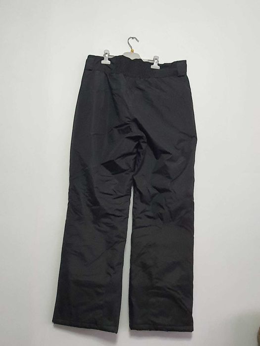 Particular vand pantaloni de schi