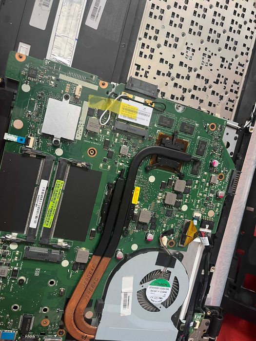 Dezmembrez Laptop Asus S56CM estetic perfect nu afiseaza