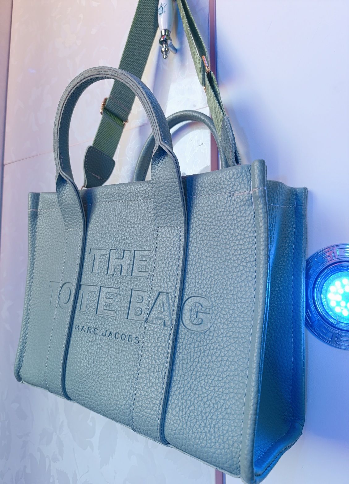 Чанта от змийска кожа Caprisa и Tote bag by Marc Jacobs