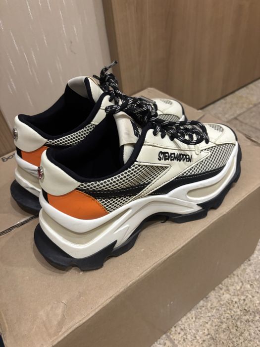 Сникърси Steve Madden