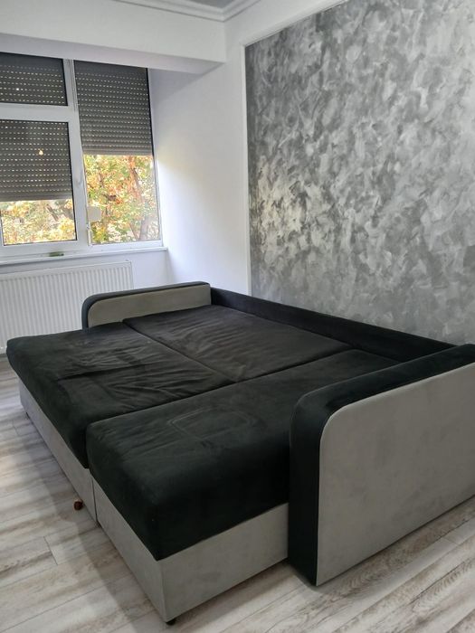 Vând canapea colțar extensibila,  cu spațiu depozitare si 3 perne!