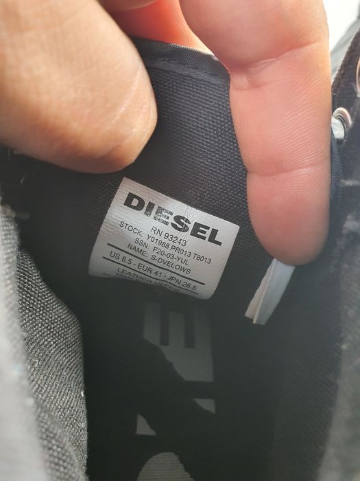 Кецове Diesel 

Носени,но в много добросъстояние. .

Размер: 41 стелка