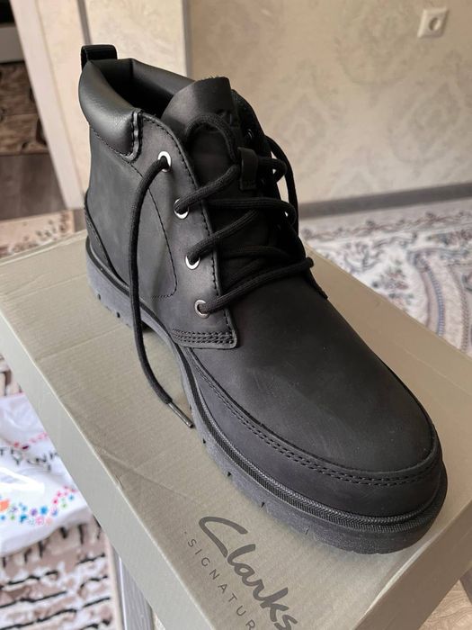 Clarks botinka.