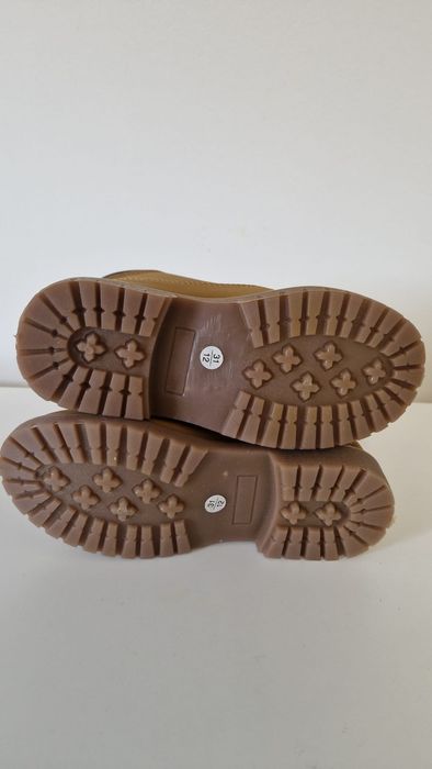 Bocanci Crafted impermeabili piele ecologica..marimea 31 maro/ 29 albs